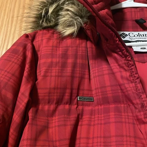 Women’s Columbia Winter Jacket - Picture 3 of 8